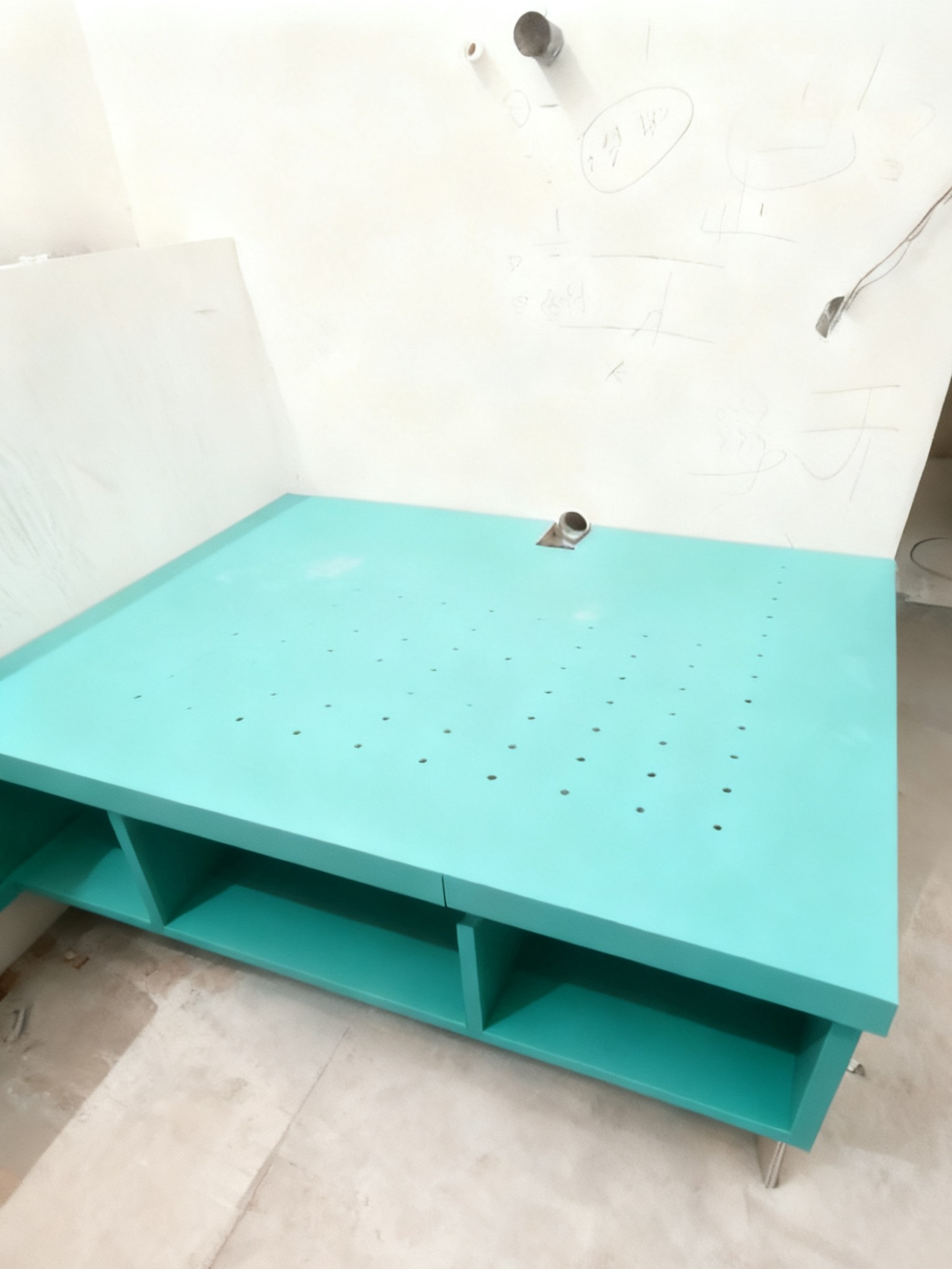 Kitchen: L-shaped countertop and cabinet installation