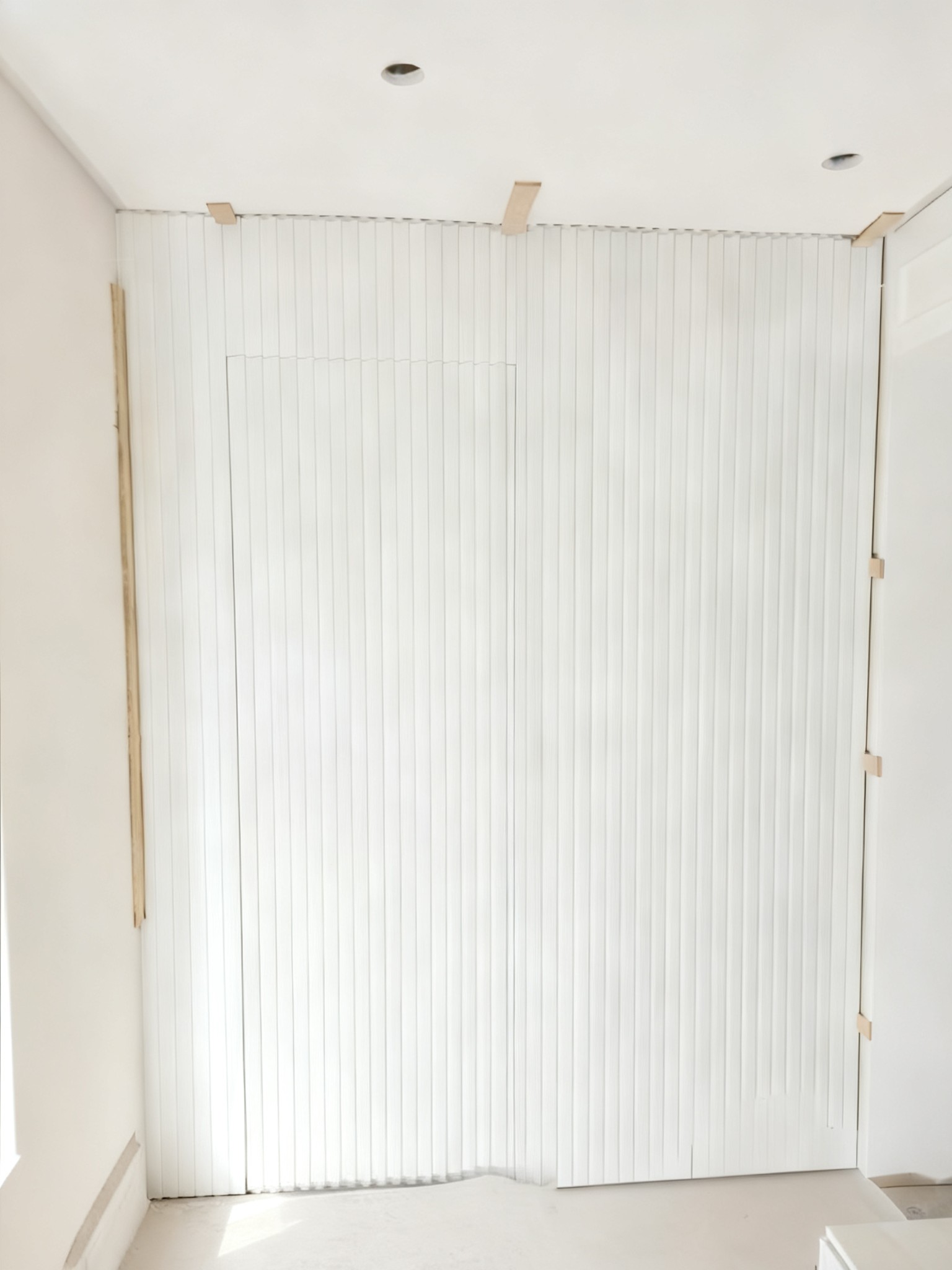 Shared bathroom: concealed grille door
