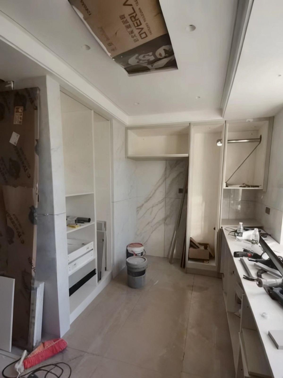 Kitchen cabinet, shoe cabinet and display cabinet installation