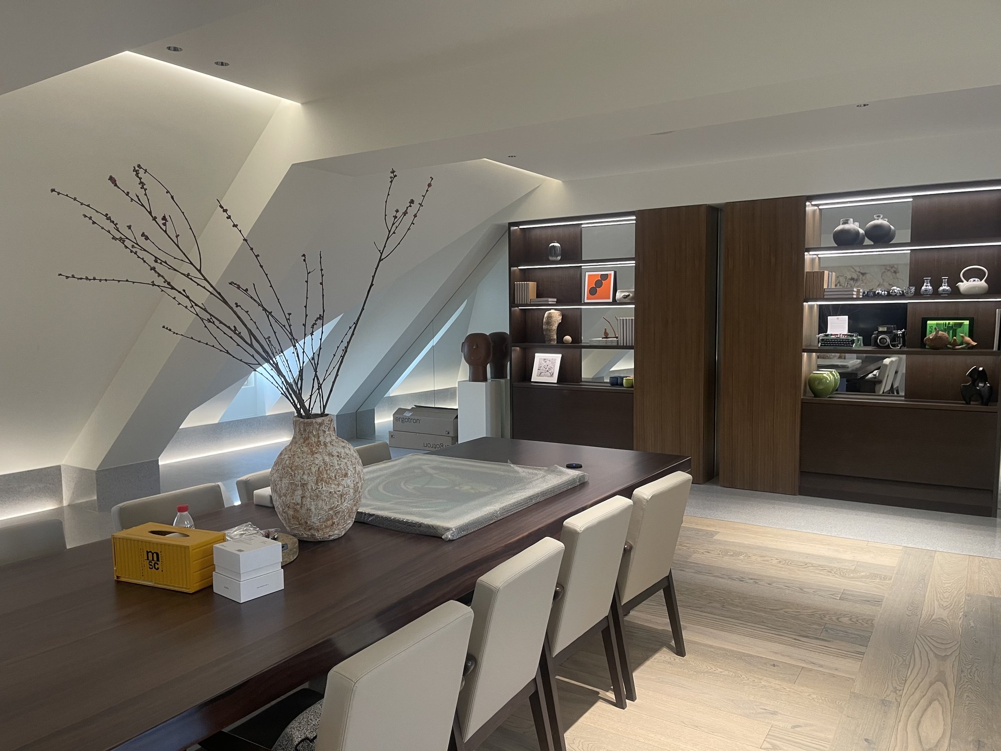 Dining room, dark combination display cabinet